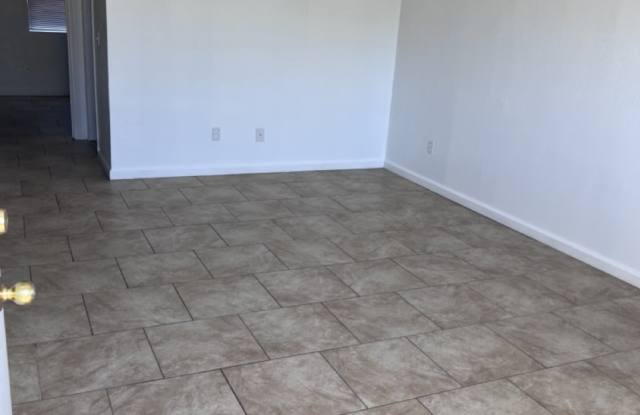 12388 Lakeshore Dr. Gallery 2