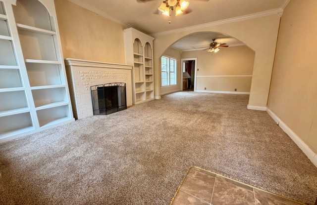 3 Bedroom and 1 Bathroom home on Broadway! Gallery 3