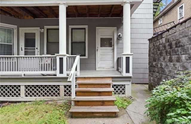 193 Woodward Gallery 2