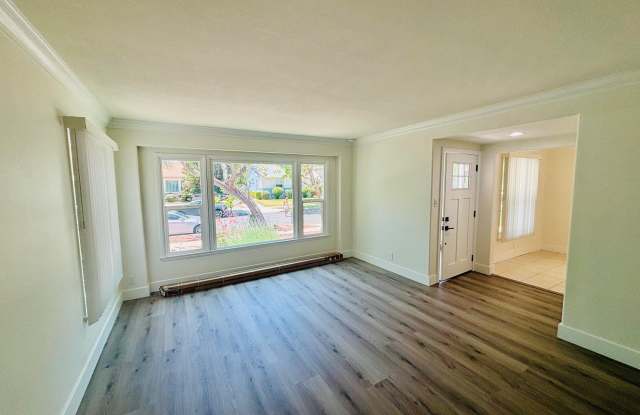 6534 Balcom Avenue Gallery 3