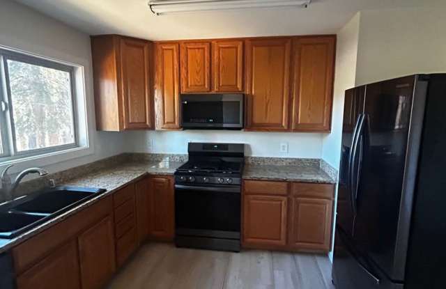 4 Bedroom Home backed right up to the Meadow Gallery 4