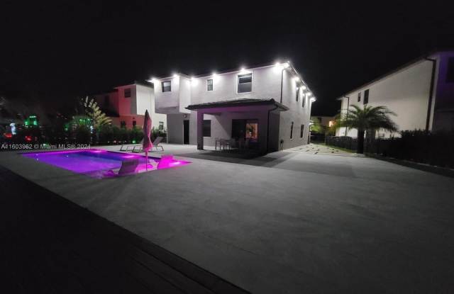 16025 NW 88th Ct Gallery 4