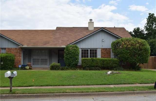 505 Augustine Drive - 505 Augustine Drive, Euless, TX 76039