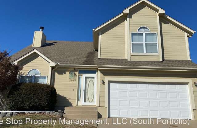232 NE Victoria Place - 232 Victoria Place, Lee's Summit, MO 64086