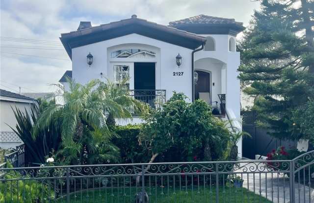 2127 Manhattan Ave photos photos
