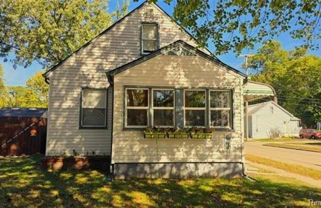 304 W Madge Avenue - 304 West Madge Avenue, Hazel Park, MI 48030