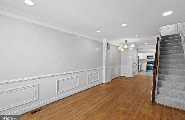 501 N PORT Street Gallery 2