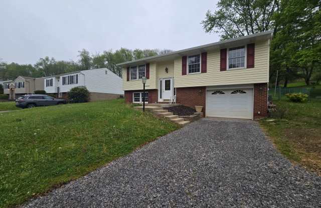 Beautiful 3 Bedroom Split Entry - Plum School District - AVAILABLE NOW photos photos
