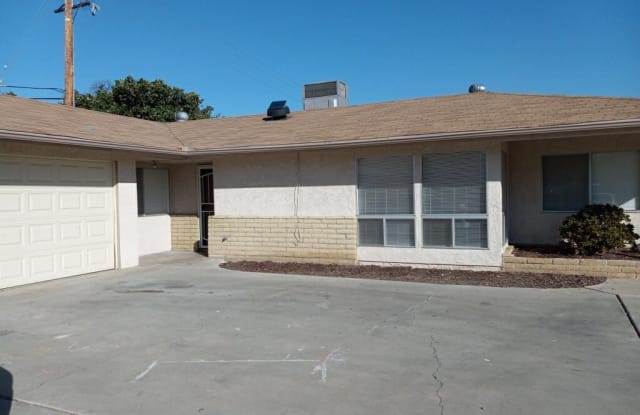 876 W Whittier Avenue - 876 West Whittier Avenue, Hemet, CA 92543