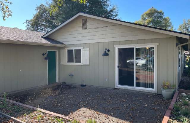 Welcome to This Charming 3 Bedroom Two Bath with a large fenced back yard Gallery 3