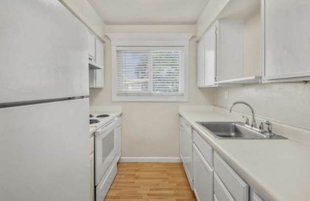 1084 Mohr Ln Apt D Gallery 2