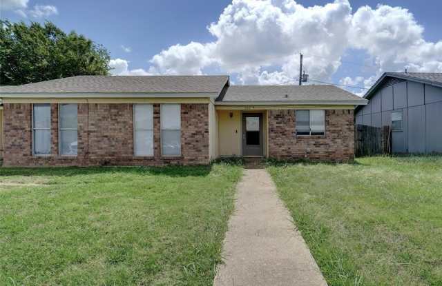 202 Pine Meadow Drive - 202 Pine Meadow Drive, Kennedale, TX 76060
