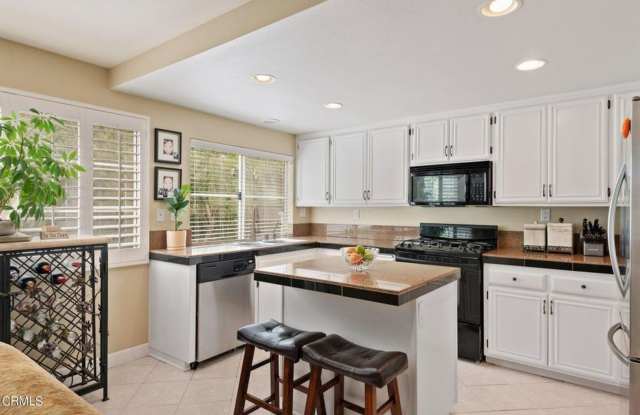 2 Bedroom + 2.5 Bathroom Townhome + Loft! | Weston Cape Regatta | Ventura | Unfurnished Gallery 4