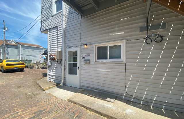 723 Broadway St - 723 Broadway Street, Martins Ferry, OH 43935