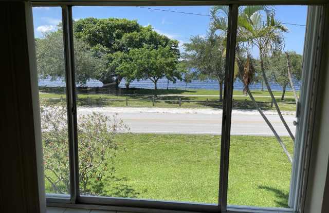 2020 Lake Osborne Drive unit: 11 photos photos