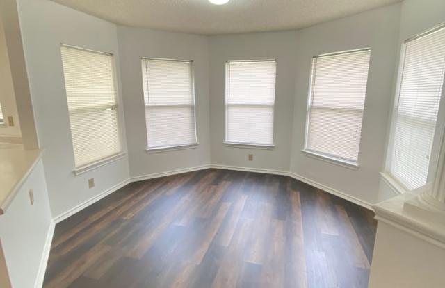 Beautiful 4 Bedroom I/10 / Dezavala Gallery 1