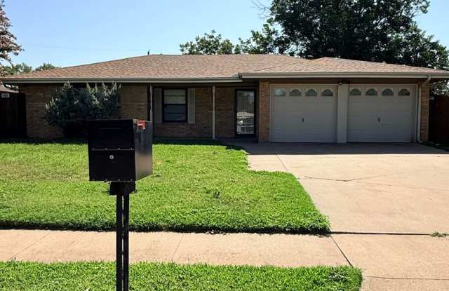 Beautiful 4 Bedroom 1.5 Bath - City View ISD photos photos