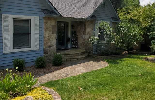 *UNICORN* Will not last long!  Incredible views with this lake front home on Lake Dartmoor. Gallery 1