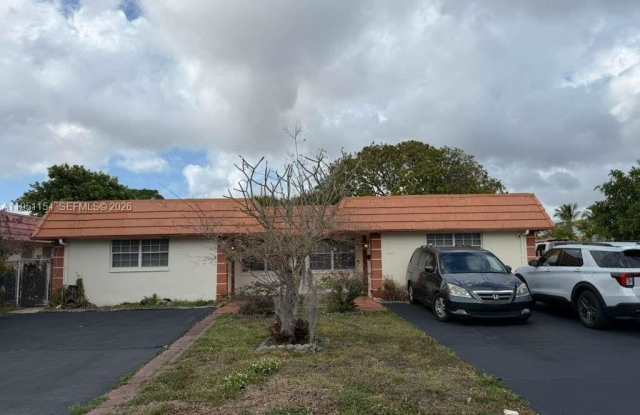 7387 NW 76th St photos photos