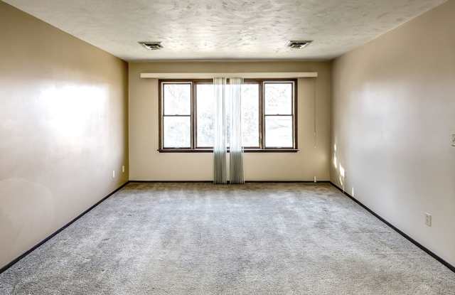 Spacious 2-Bedroom and 1-Bathroom Apartment! - 6646 Military Avenue, Omaha, NE 68104