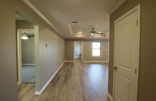 Beautiful 3 Bedroom 2 Bathroom Townhouse in South Tyler! Gallery 3