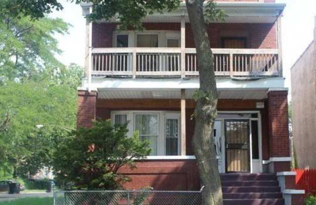 2704 E 77th Street unit: 2 photos photos