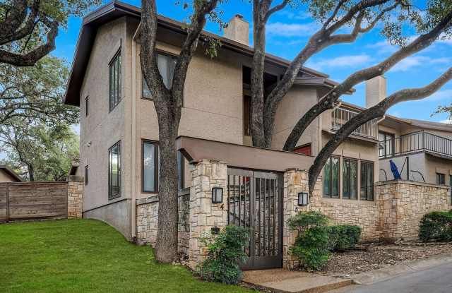 LUXURY MEDICAL CENTER TOWNHOME - 8000 Donore Place, San Antonio, TX 78229