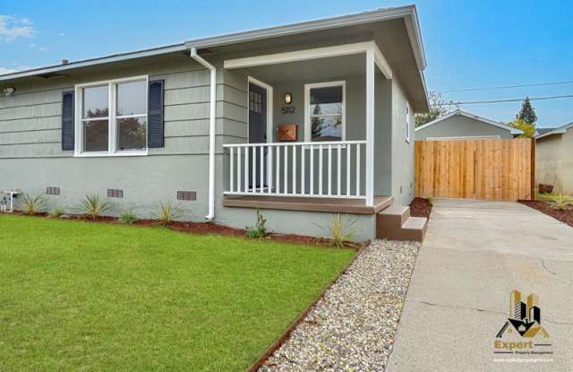 5112 Gordon Drive Gallery 1