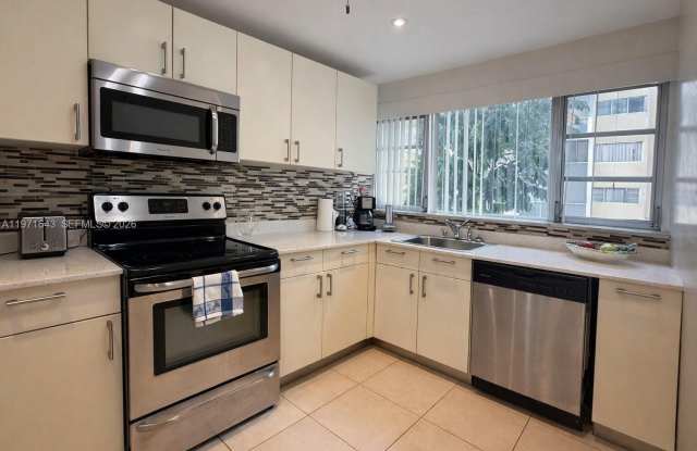 950 NE 199th St photos photos