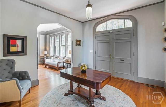 624 E Victory Drive Gallery 2