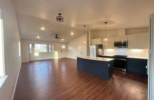 3 Bed/2Bath duplex with Garage in North Pole, tenant only pays electric Gallery 4