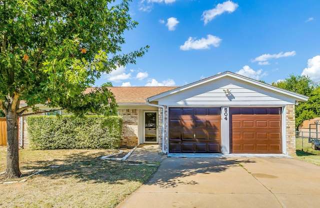 504 Daniels Dr - 504 Daniels Drive, Crowley, TX 76036
