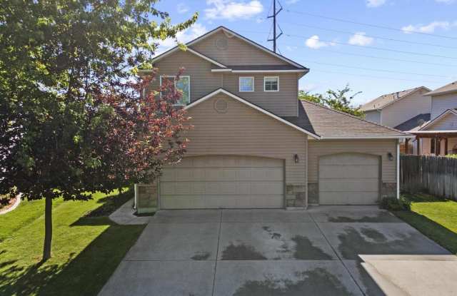 Spacious Home in Quiet Neighborhood - 3224 Capistrano Avenue South, Boise, ID 83705