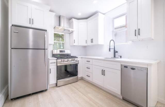 594 Bellevue Avenue N photos photos