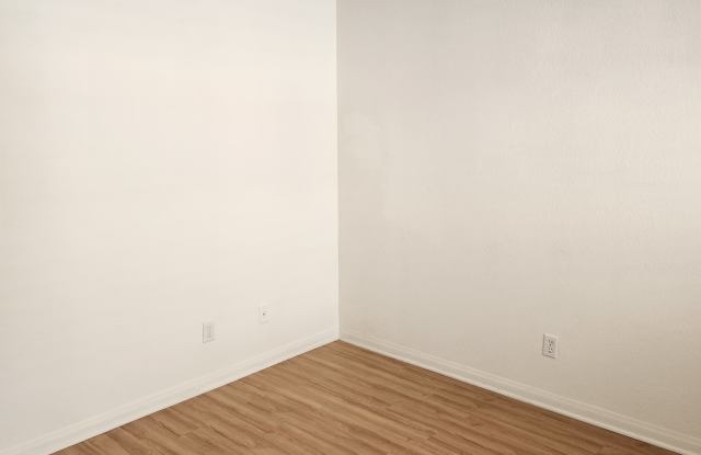 11919 Avon Way Gallery 4