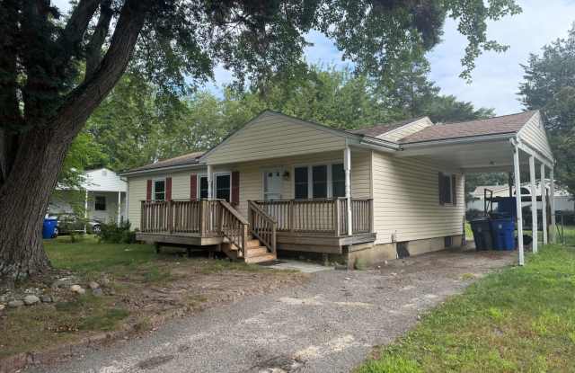 Three-Bedroom Ranch with Central Air in Toms River Gallery 3