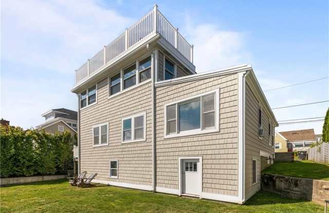 38 Aquidneck Avenue Gallery 2