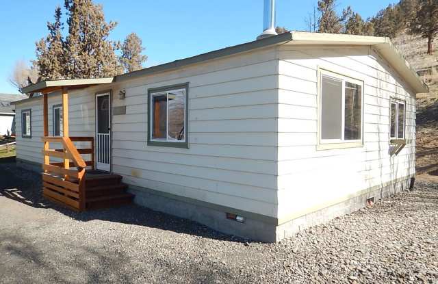 2 Bedroom Manufactured on South End of Prineville, Close to Hospital - Available Mid May! photos photos