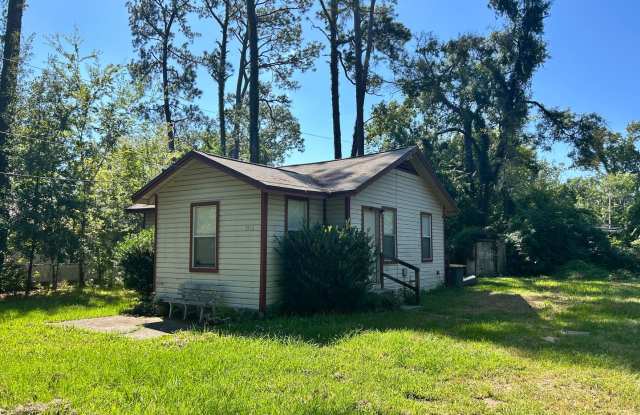 Cute 2 Bedroom House Available photos photos