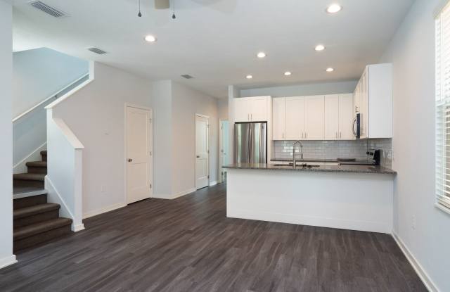 Porter's Lakeside - Luxury 4 Bedroom, 4 Bathroom House Gallery 4
