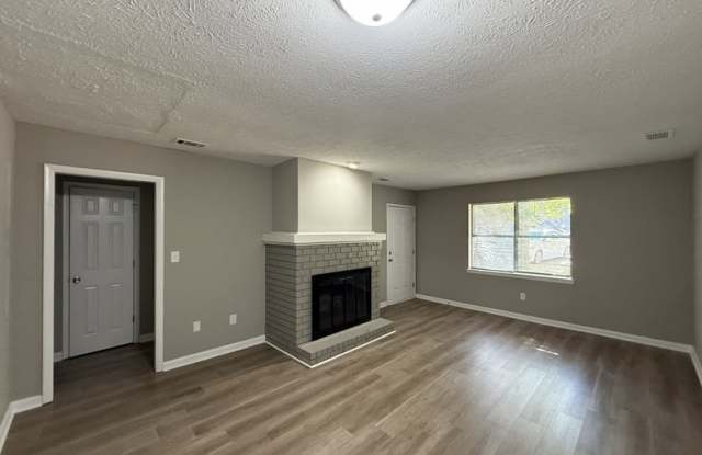1060/1062 Sourwood Ct - 1060 Gallery 3