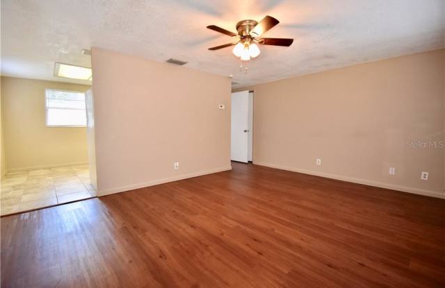 5239 PLUM AVENUE Gallery 2