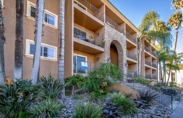 Charming Top Floor 1 Bedroom, 1 Bath Condo - Close to All! - 3980 8th Avenue, San Diego, CA 92103
