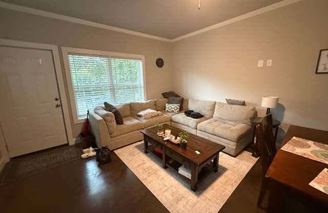 3 Story 3BD/3BA Newer Construction Near UGA Gallery 3
