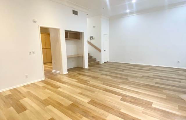11636 Montana Avenue Gallery 3