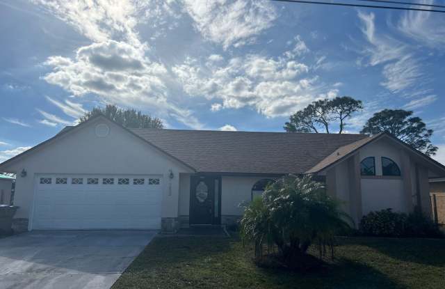 3 Bedroom, 2 Bath POOL Home in Kissimmee! - 1025 Derbyshire Drive, Poinciana, FL 34758