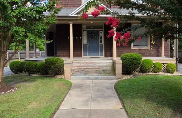Detached Garage Appt. on Beautiful Camden Ave. photos photos