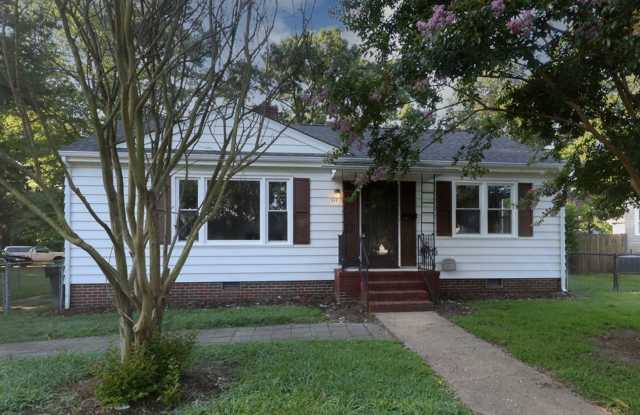 great home in great neighborhood - 117 Robinson Drive, Newport News, VA 23601