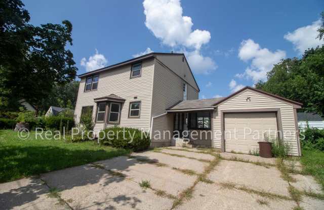 4-Bedroom Home – Renovated Kitchen and 4-Season Sunroom on a Corner Lot photos photos