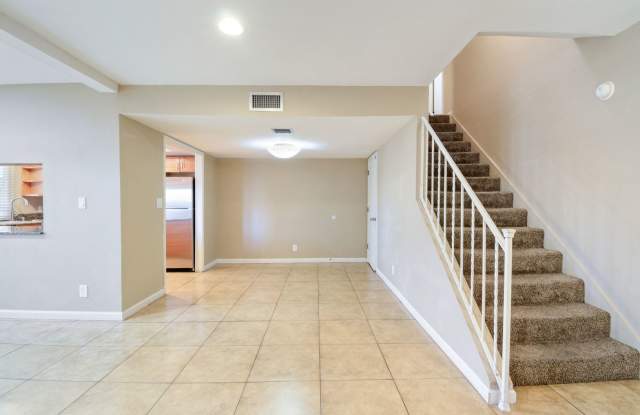 Great Updated, Remodeled Home, A/C, Community Pool, Covered Parking Gallery 3